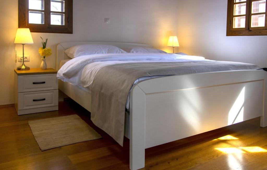 Villa 77 By Villas Guide Σίσακ Εξωτερικό φωτογραφία